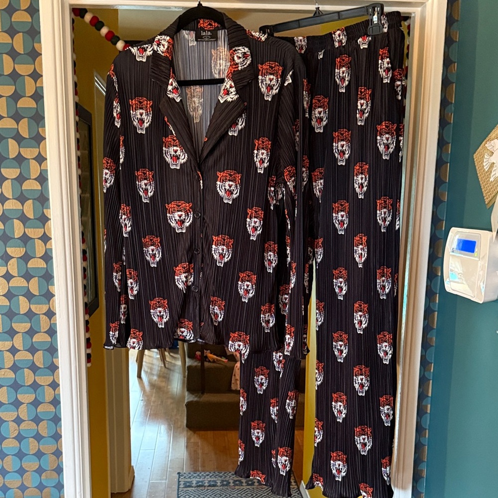 Dressed In Lala Tiger Print Plisse Set - size L